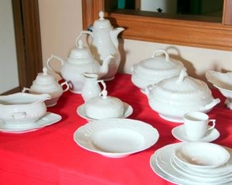 139 pcs. Rosenthal Classic Rose China