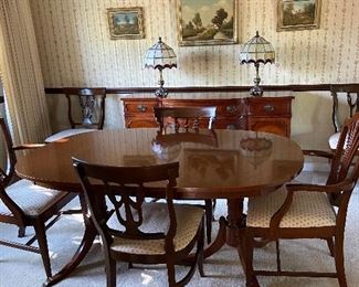 Mahogany dining room table 6 chairs and pads