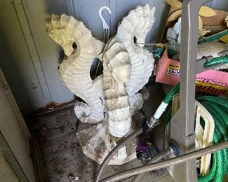 Garden decorations with pedestal