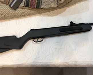 Gammo air pellet rifle. In new condition.