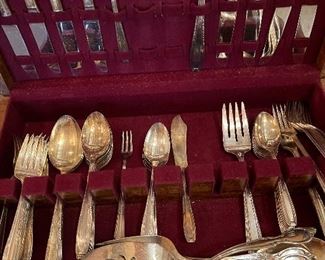 silver plate dinnerware set