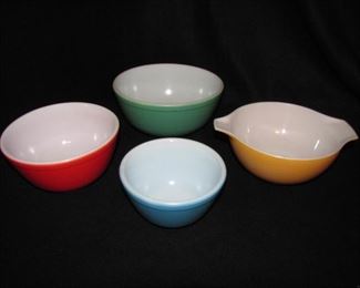 Vintage Pyrex bowls