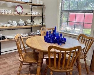 Vintage Rockport Maple Kitchen Table with 2 Leaves and 6 Chairs