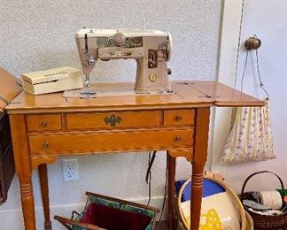 Vintage Singer Sewing Machine 