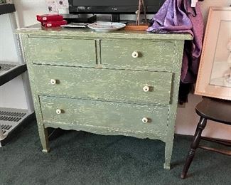 Dresser 
