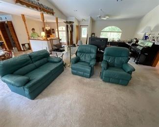 Very nice gently used Lazy Boy recliner pair and loveseat. All damage free! 