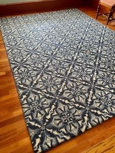 This LL Bean area rug is a beautiful design in hues of blue and measures 8 feet x 11 feet