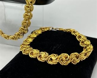 14k necklace and matching bracelet with the necklace measuring 19” and the bracelet 7”. Total weight is 27.66 grams 
