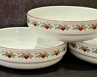 Three Porsgrund 8" Hearts and Pines Shallow Round Serving Bowls. All three in very good condition. Measuring 8" x 2.5" 