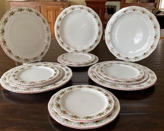 Four Porsgrund Hearts and Pines Plate Settings; Four Hearts and Pines Dinner Plates, Salad Plate and Bread Plates. This wonderful lot includes four beautiful place settings in very good condition; includes four each of a dinner plate, salad plate and bread plate. 