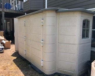 Outdoor storage shed