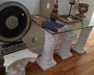 Column glass table and decor