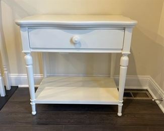 $50  Bassett White One Drawer End Table / Night Stand JR93-26                                                                                              Great as a nightstand or end table.  Very traditional and timeless.                                                                                        30" x 20" x 28"H