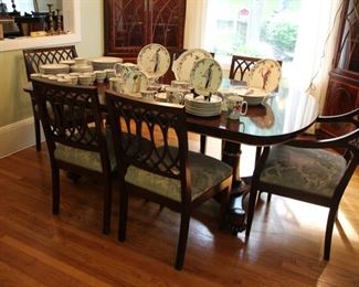 Stickley John Widdicomb dining table with 6 Stickley Williamsburg Reserve Albemarle chairs
