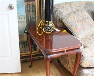 Bradford table lamp; mahogany side table