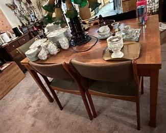 Dining Table &  (6) Chairs 