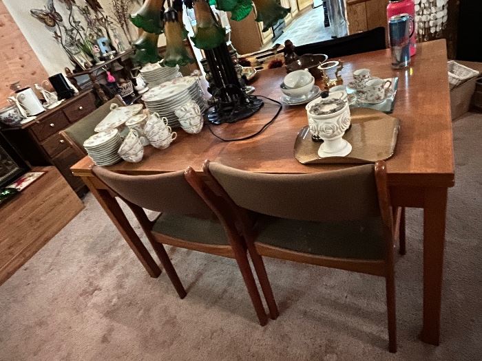 Dining Table &  (6) Chairs 