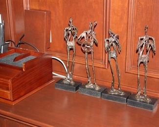 4 metal figures  - band
