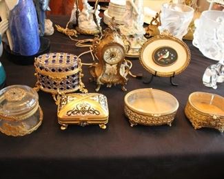 Assorted vintage dresser boxes