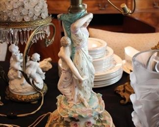 Antiques porcelaine lamp graces