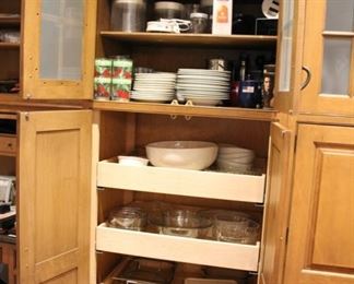 Lots of kitchen wares