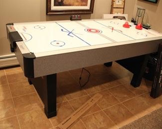 Air hockey table