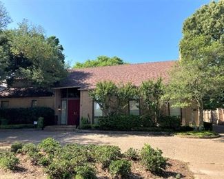 607 Woodland Hills (off Old Bullard Road . . . inside the SSW Loop 323)  is the place to be June 9, 10,11.