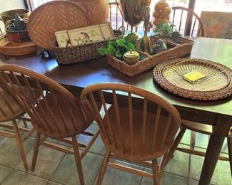 Another great table; assorted baskets