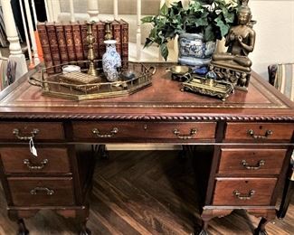 Good-looking leather top desk
