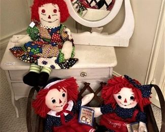 Raggedy Ann and Andy dolls