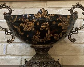 Vintage trophy style bowl in black & gold