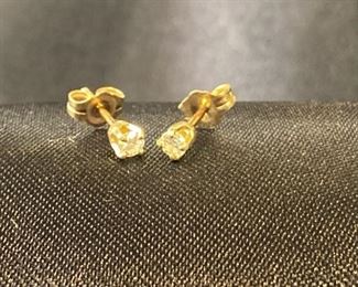K017 14K Diamond Stud Earrings