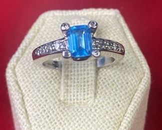 K031 14Kt Gold Emerald Cut Topaz Diamond Ring