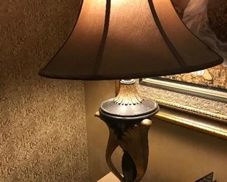 There are 2 matching lamps