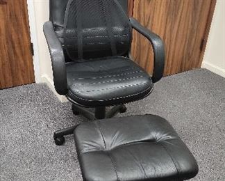 POP045 - HIGH BACK OFFICE CHAIR WITH FOOTREST 