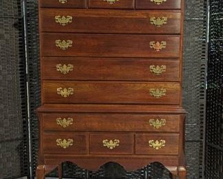 Traditional Mahogany Queen Anne Style Dresser