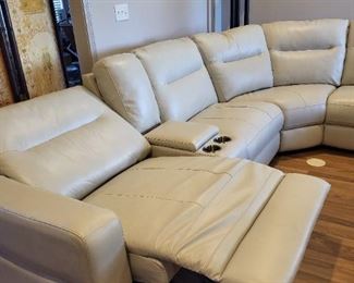Kamins Home Furnishings white leather sectional,
Excellent condition! 