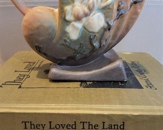 Roseville Pottery Magnolia Brown Cornocopia