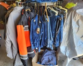 Mens quality clothing.
Cinch, FR, Wrangler, Carhart