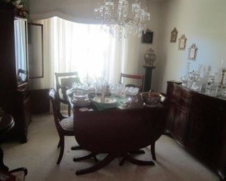 Dining room set Duncan Phyfe style - priced right