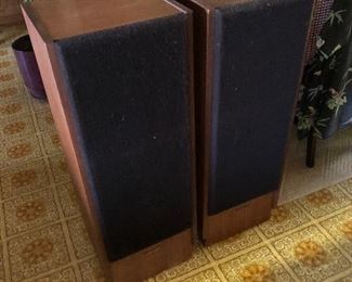 Vintage Realistic tower speakers