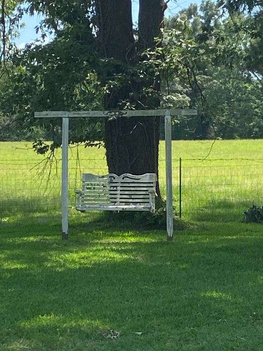 Outdoor swing 