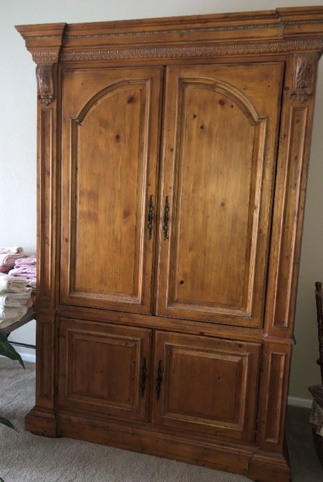 Great Entertainment Cabinet (Beautiful)
