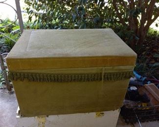 Green velvet storage chest $10