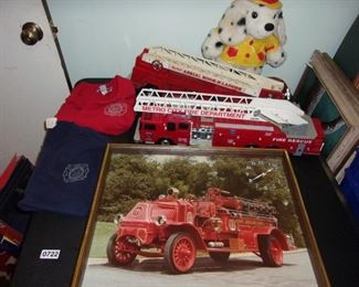 Vintage fire truck battery operated clock, tested and works