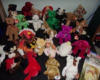 Large lot of beanie babies