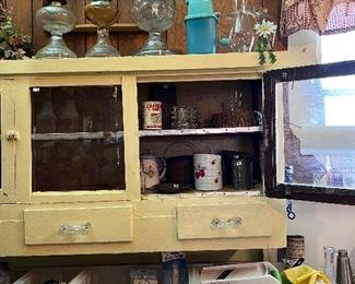 More kitchen gadgets, knives & Vintage items