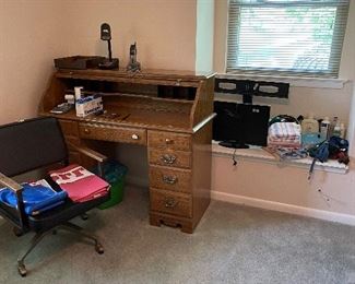 Roll Top Desk    Office Chair