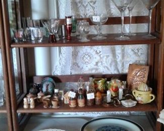 VINTAGE SALT AND PEPPER SHAKERS AND GLASSWARE