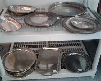SILVERPLATE TRAYS AND SERVING PIECES